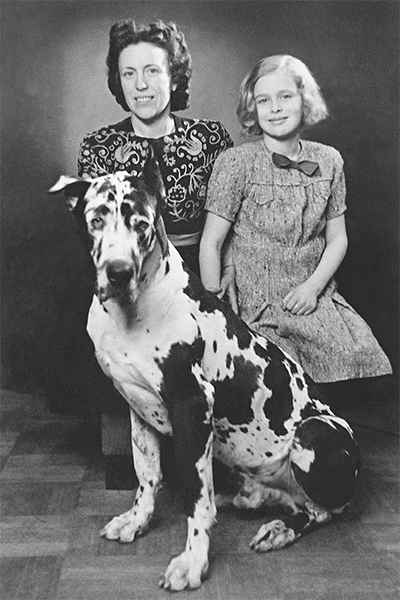 Ilon with her mother Viida and the dog Tito in the end of 1930s